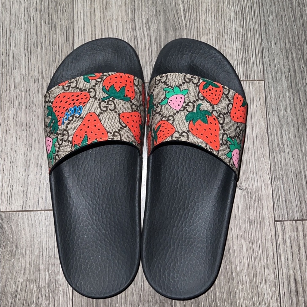 Gucci slides 100% authentic